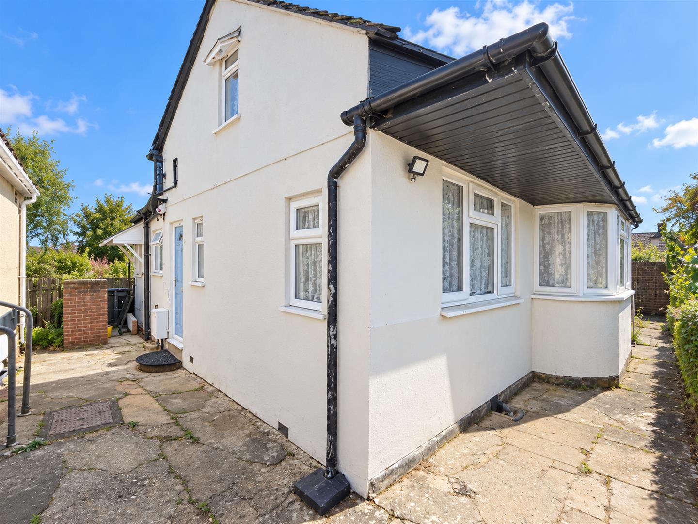 House Watling Avenue in Greater London