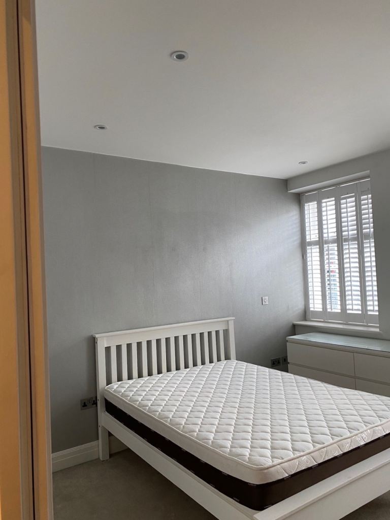 Flat Martindale Road in Greater London