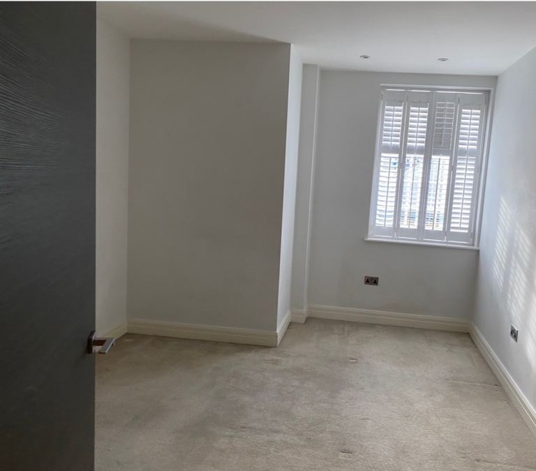 Flat Martindale Road in Greater London