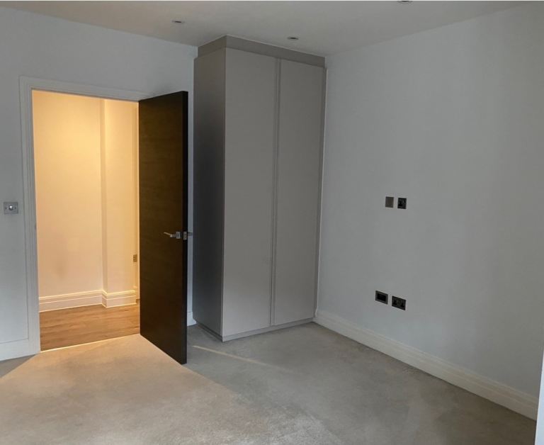 Flat Martindale Road in Greater London