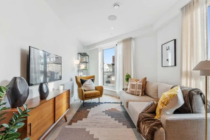 Flat Coombe Lane in Greater London