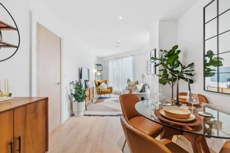 Flat Coombe Lane in Greater London