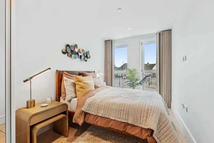 Flat Coombe Lane in Greater London
