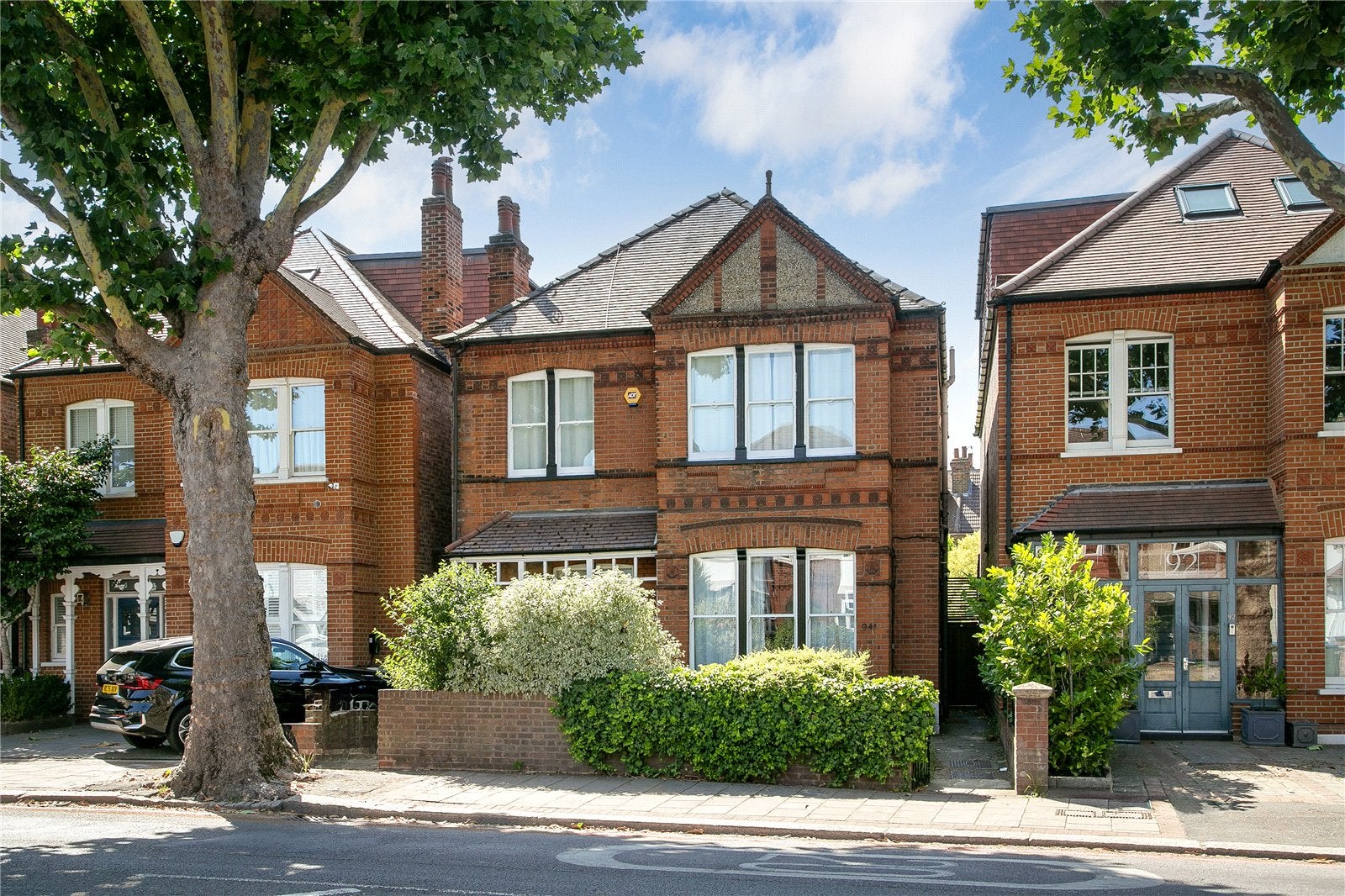 Flat Mortlake Road in Greater London