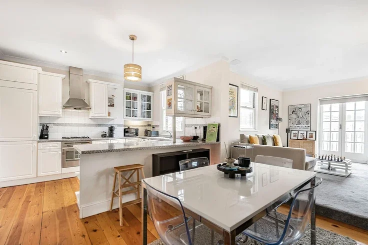 Flat Nevern Square in Greater London