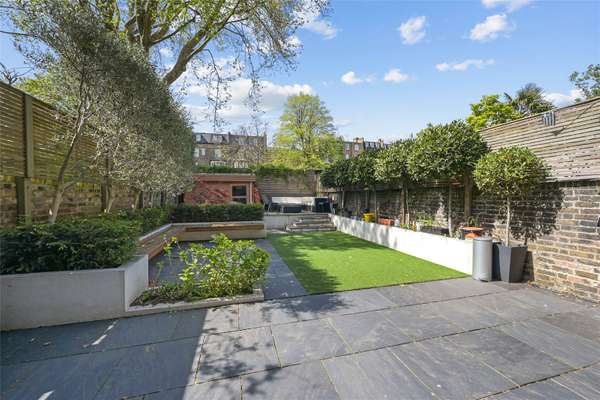 Flat Elsham Road in Greater London