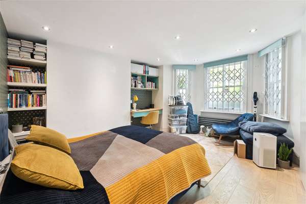 Flat Elsham Road in Greater London