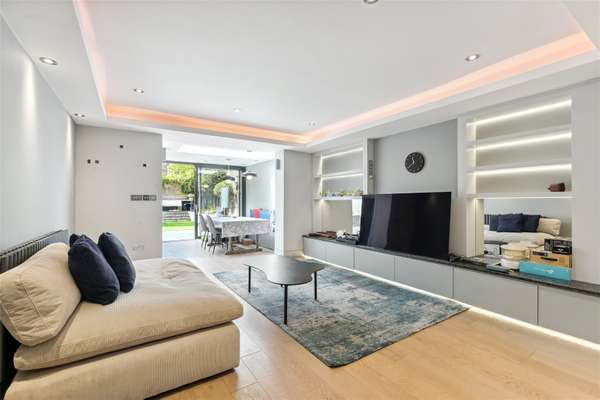 Flat Elsham Road in Greater London