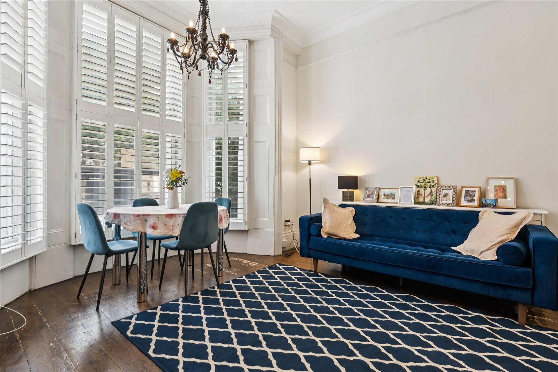 Flat Holland Road in Greater London