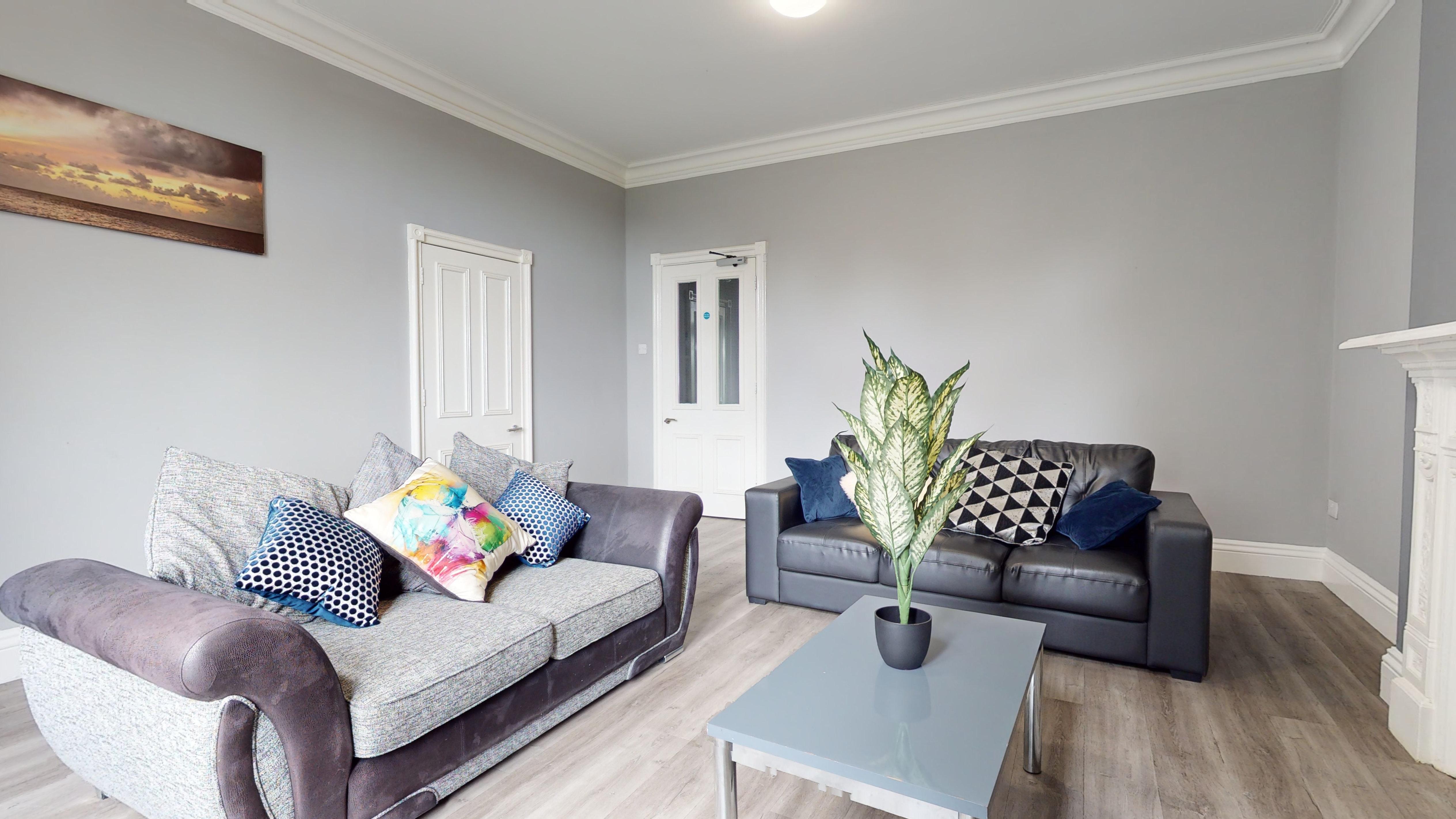 Flat Greenbank Road in Plymouth