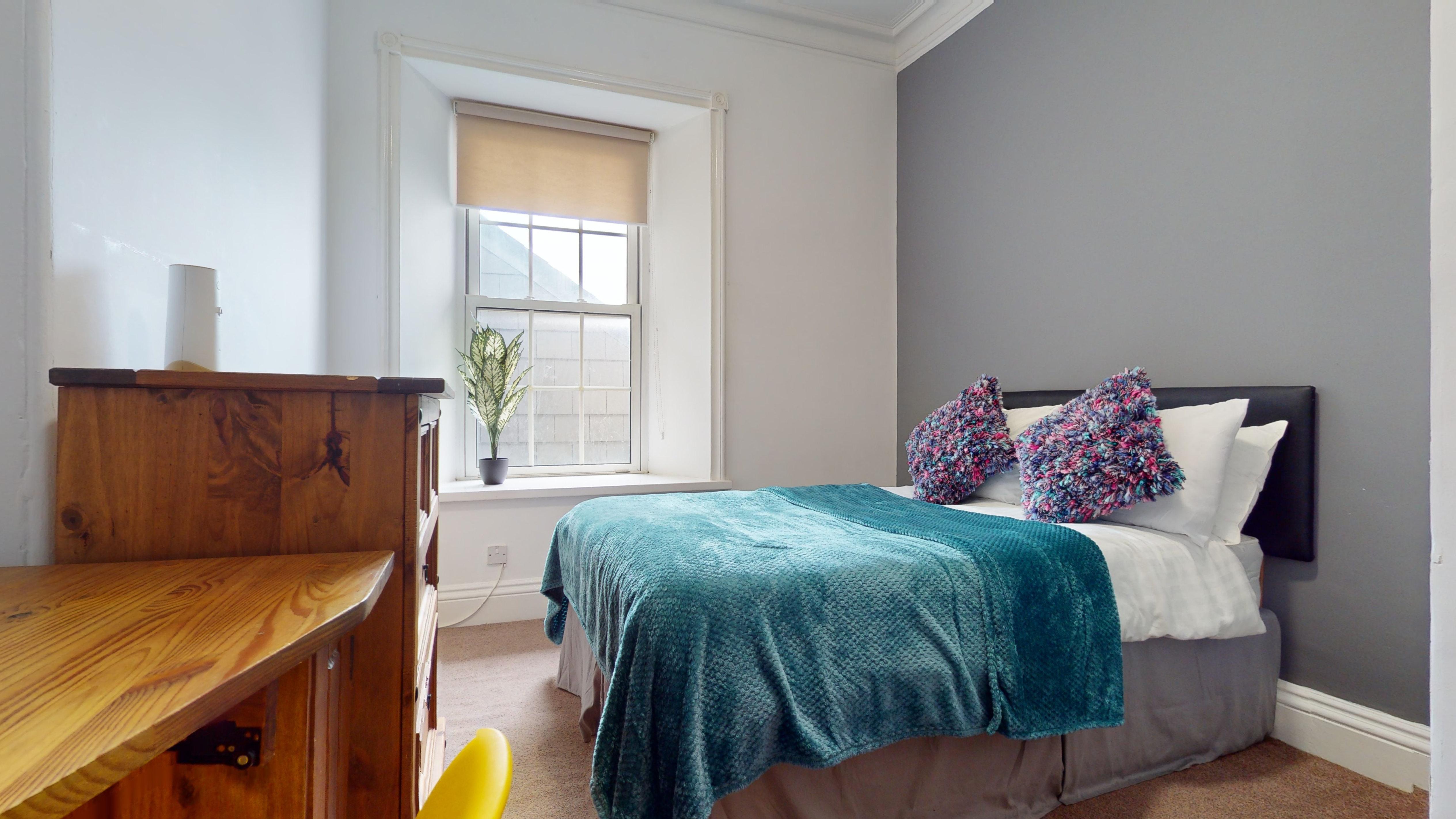 Flat Greenbank Road in Plymouth