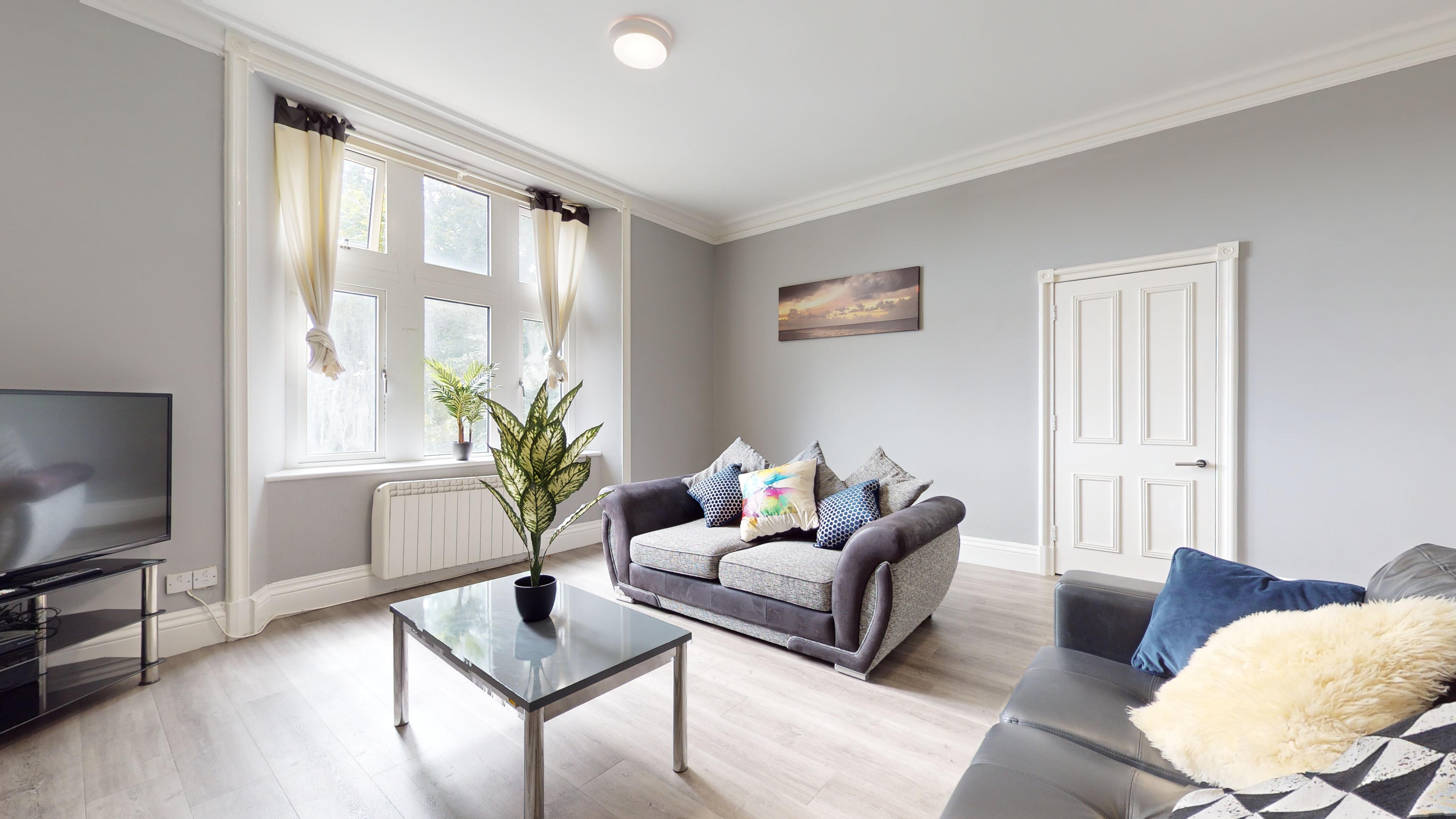 Flat Greenbank Road in Plymouth