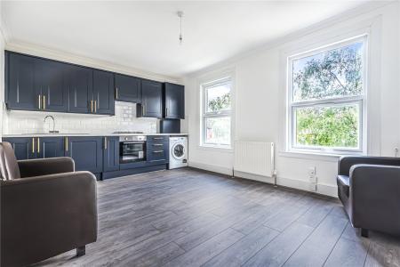 Flat St Albans Crescent in Greater London