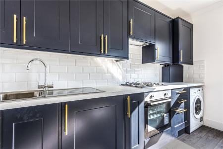Flat St Albans Crescent in Greater London