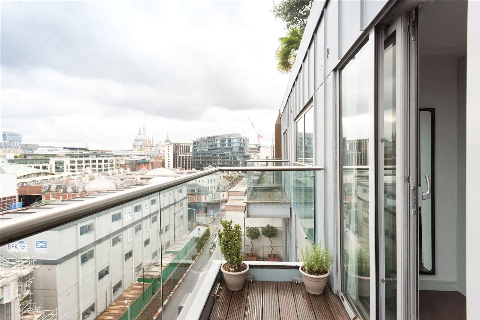 Flat Cowcross Street in Greater London