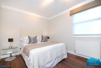 Flat Boydell Court in Greater London