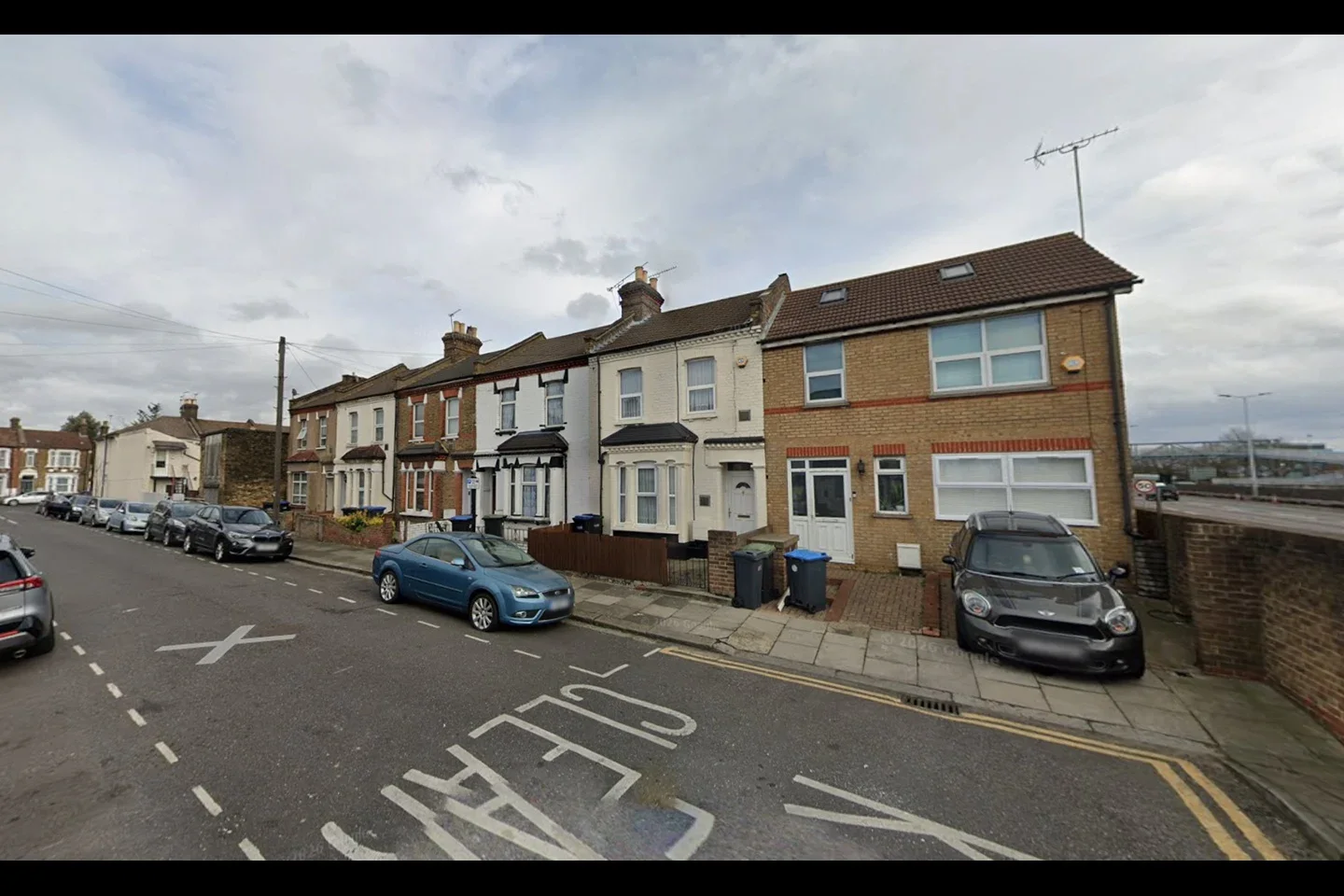 Flat North Circular Road in Greater London