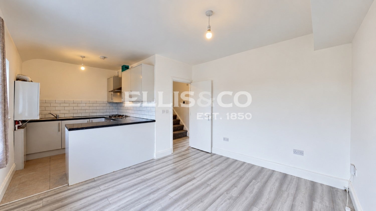 Flat Costons Lane in Greater London
