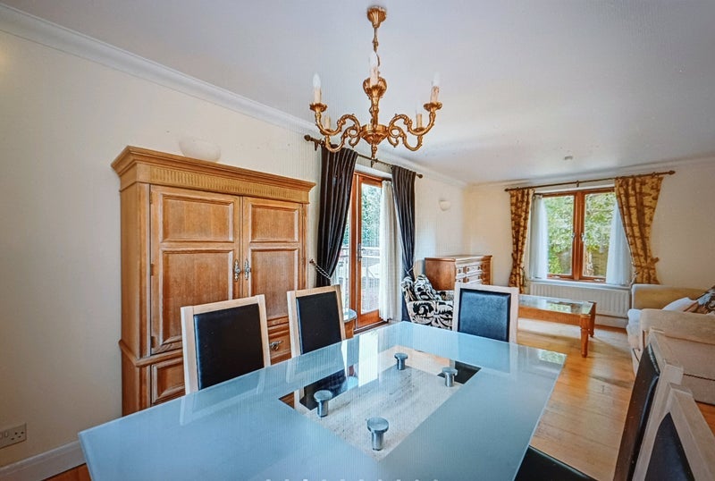 Room East Hill in Greater London