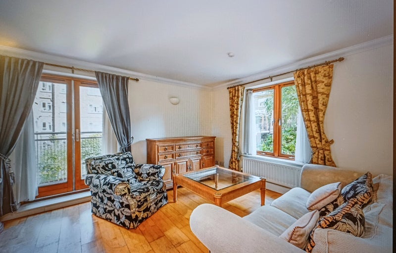 Room East Hill in Greater London