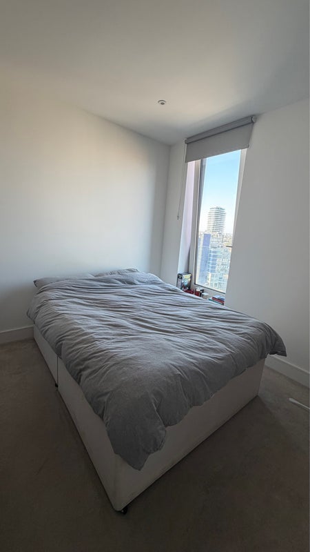 Room Bridges Court in Greater London