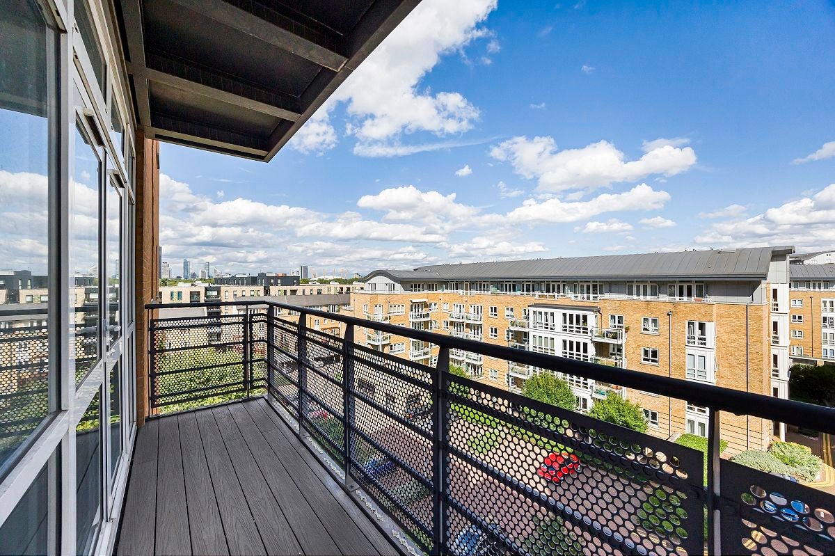 Flat Langbourne Place in Greater London