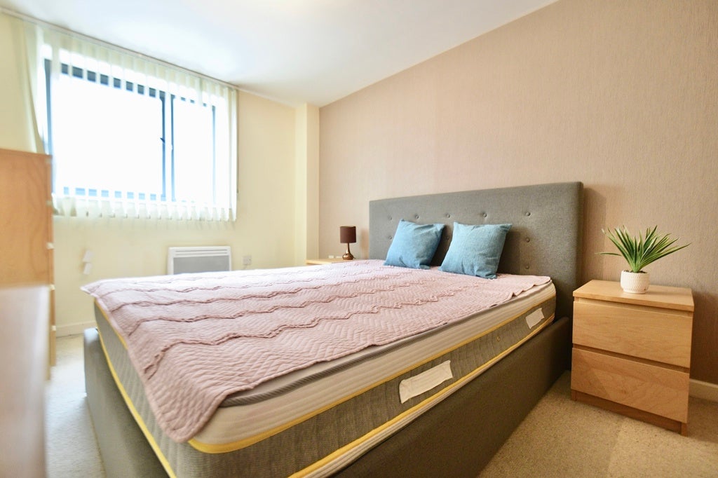 Flat St Cecelia Street in Leeds