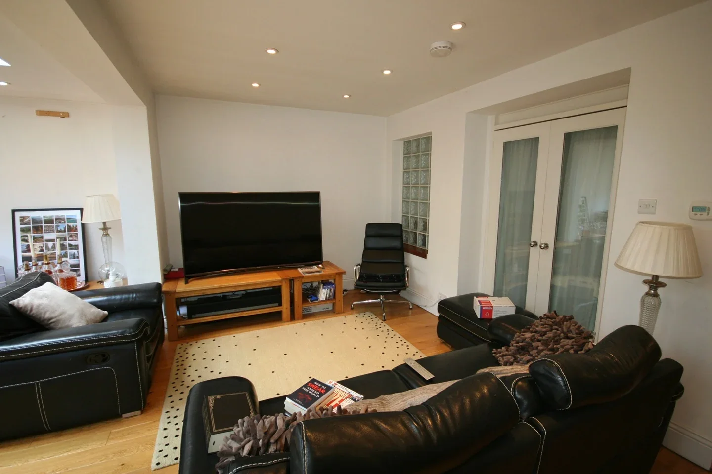 Flat Rostrevor Road in Greater London