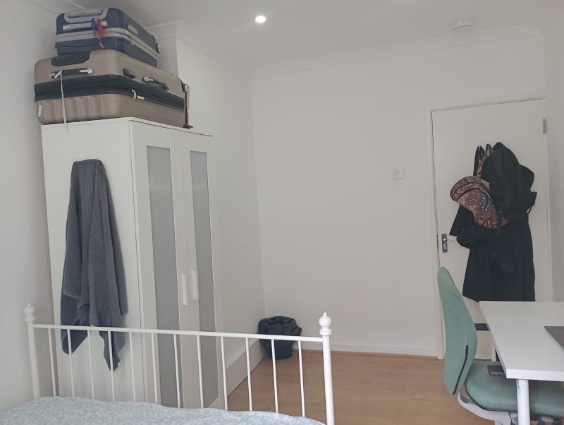 Room Long Lane in Greater London