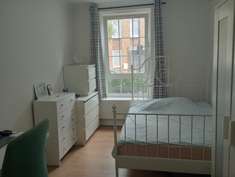 Room Long Lane in Greater London