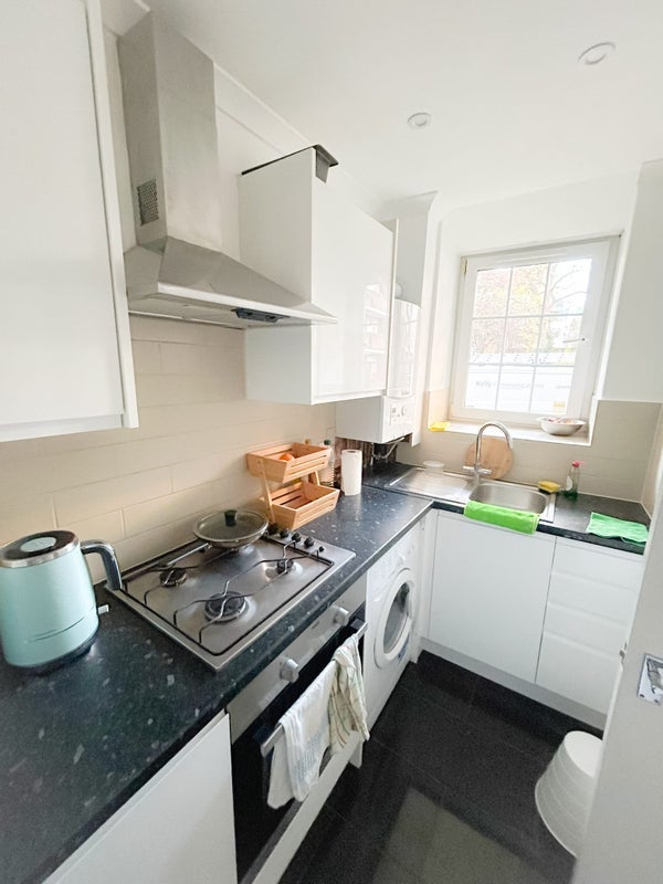 Room Long Lane in Greater London