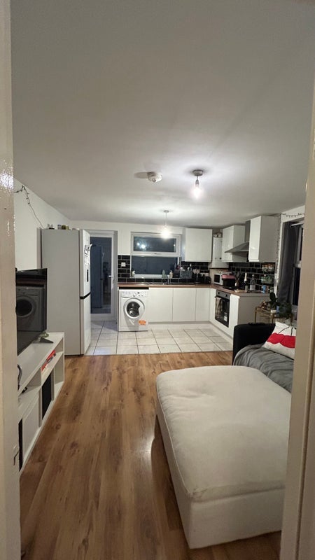 Room Santley Street in Greater London
