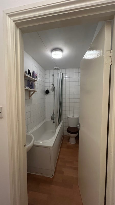 Room Santley Street in Greater London