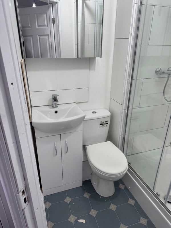 Room Miles Drive in Greater London