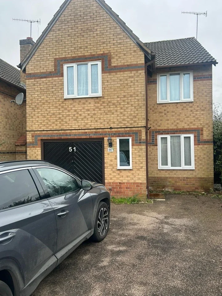 House Cromer Way in Streatley