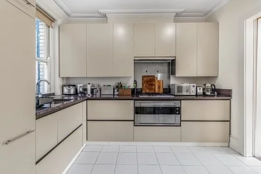 Flat Abingdon Road in Greater London