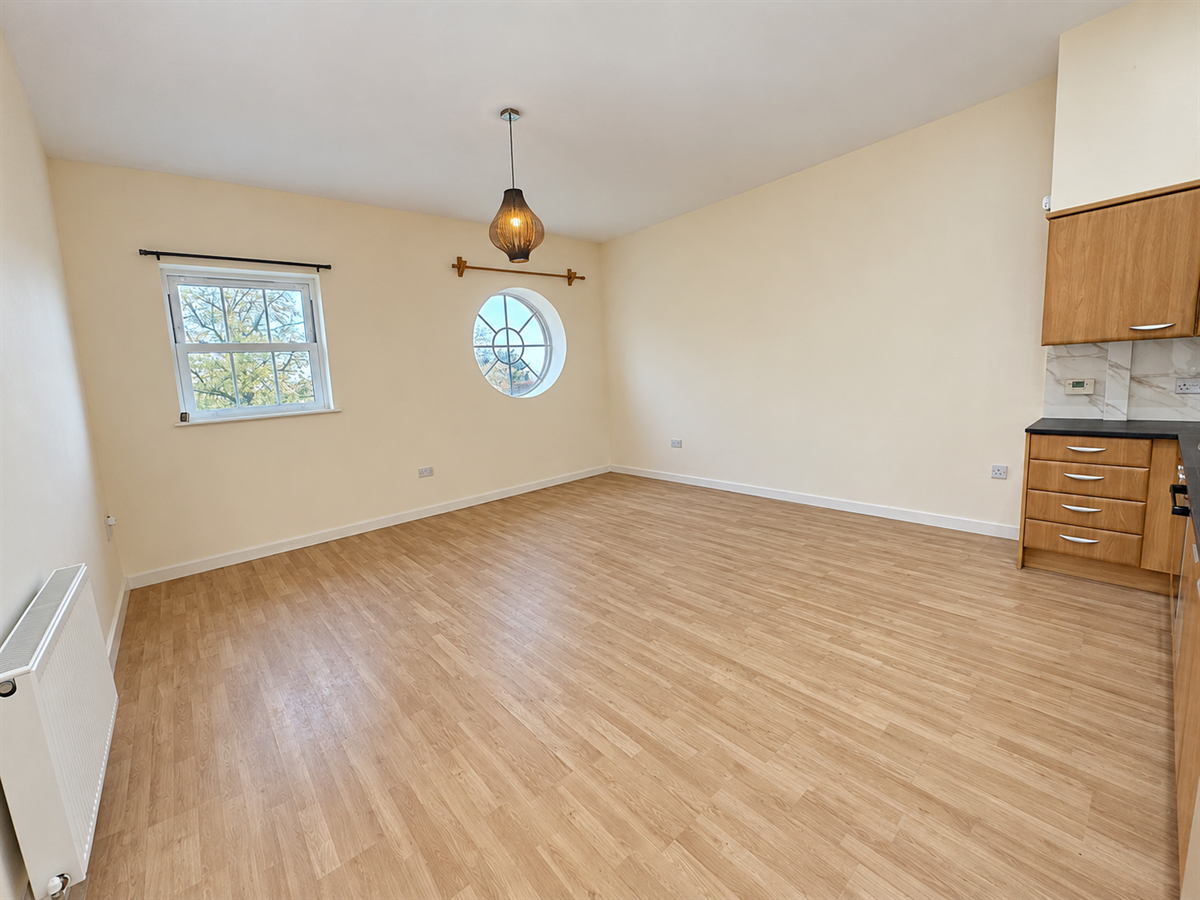 Flat Beauvais Square in Shortstown