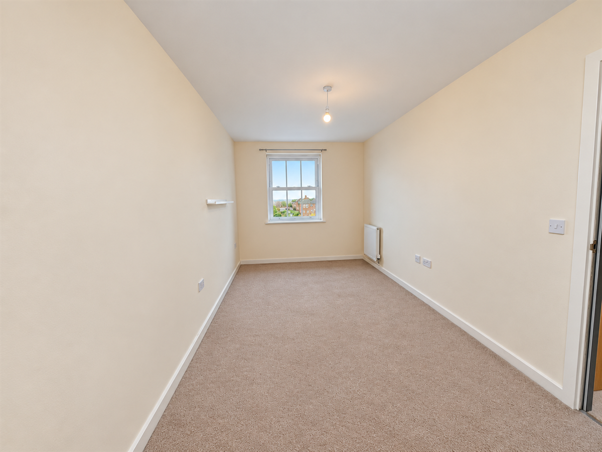 Flat Beauvais Square in Shortstown