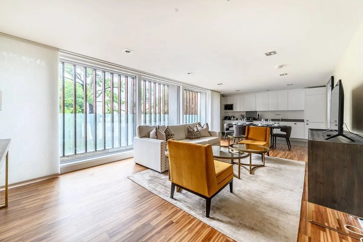 Flat Fulham Road in Greater London