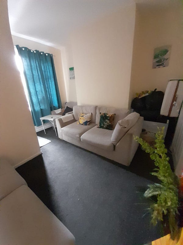Room Coalshaw Green Road in Chadderton
