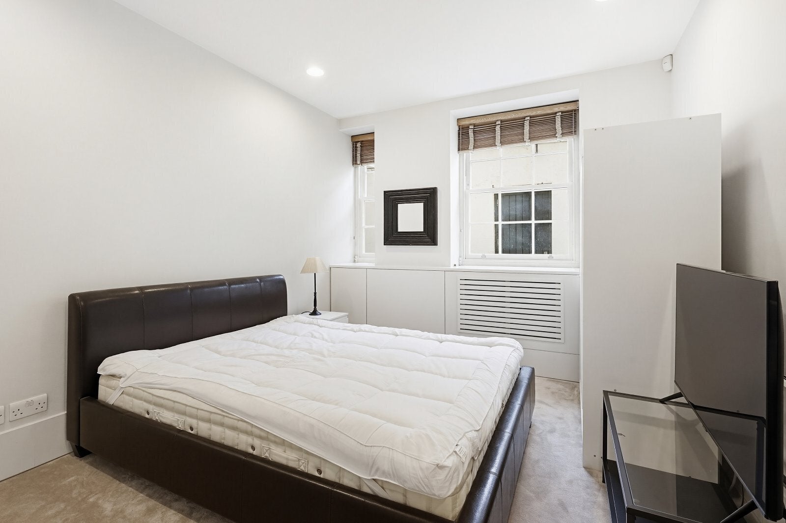 Flat Lowndes Square in Greater London
