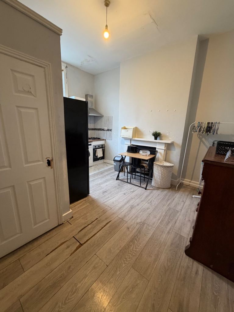 Flat Churchfield Road in Greater London