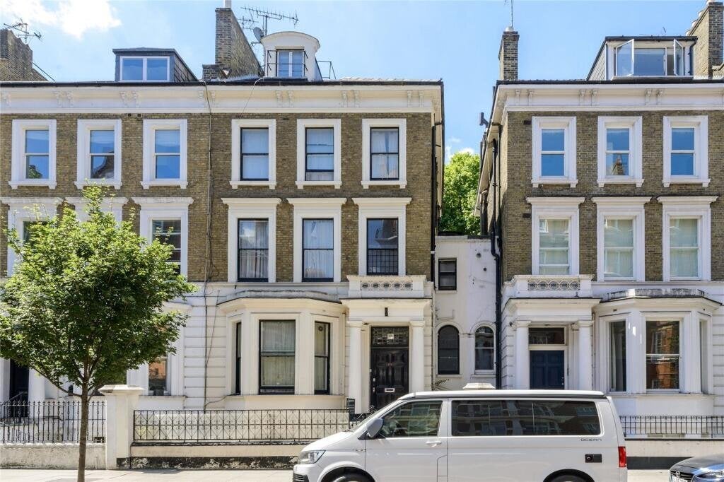 Flat Earl's Court Road in Greater London