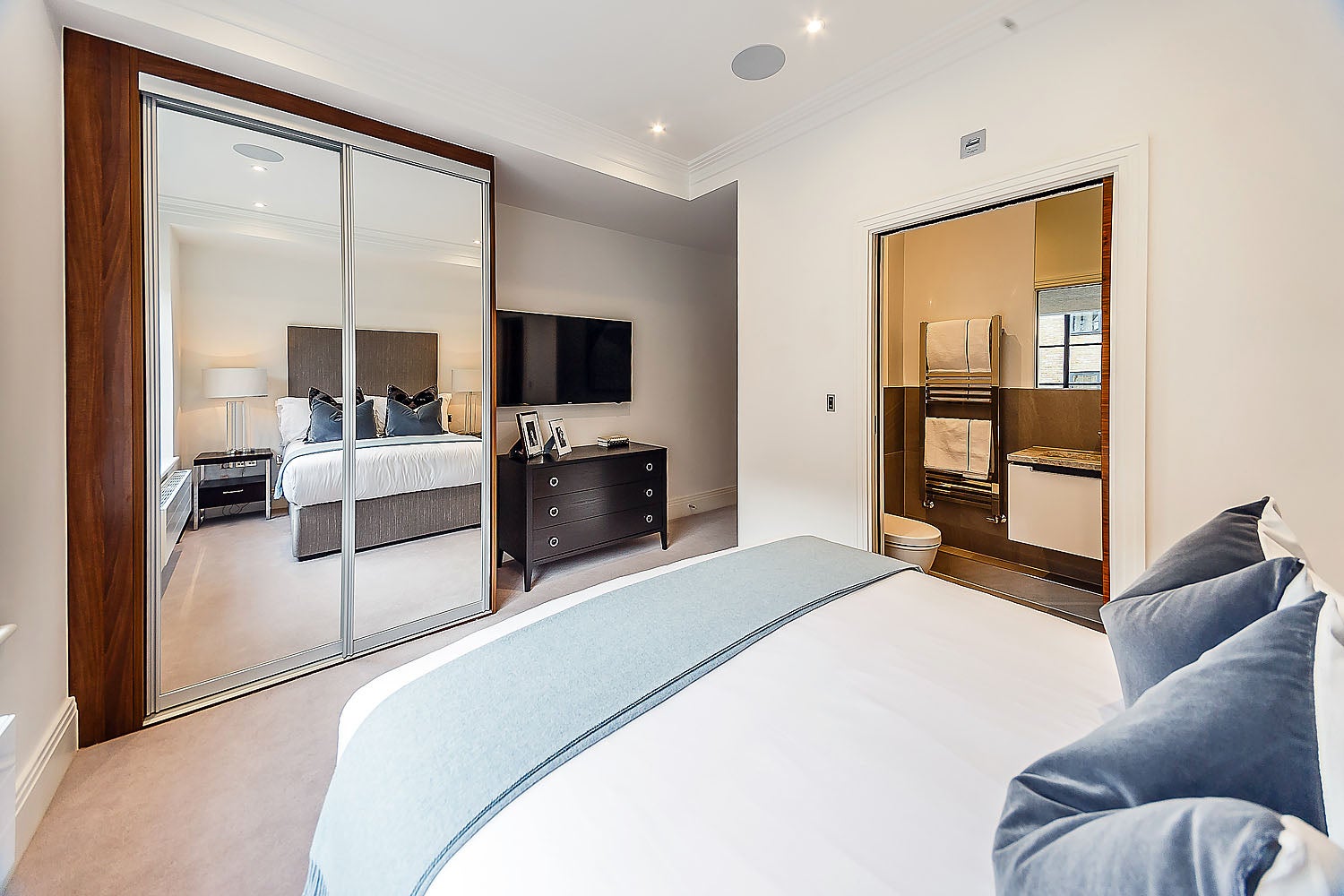 Flat Rainville Road in Greater London