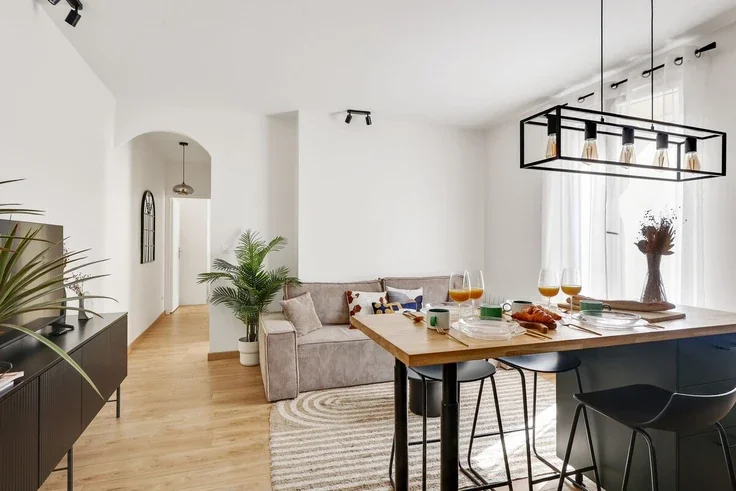 Flat Rue de l'Amiral Roussin in Paris