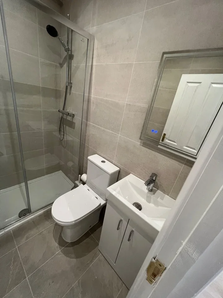 Room Boundary Road in Greater London