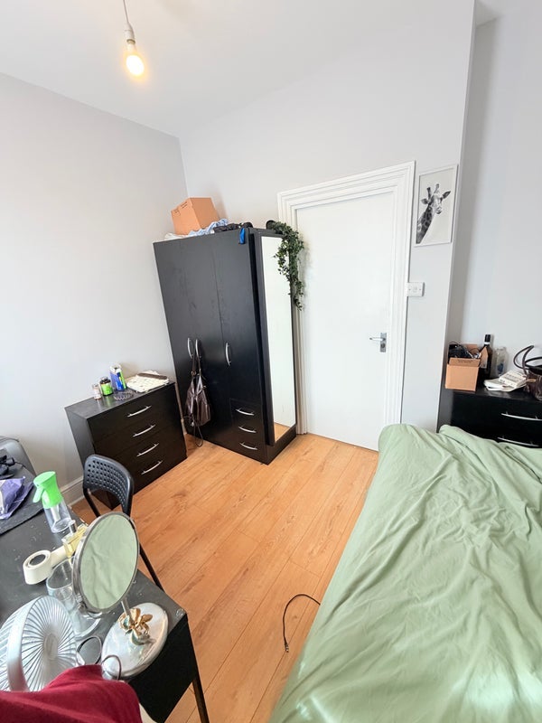 Room York Road in Greater London