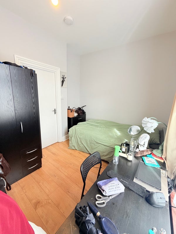 Room York Road in Greater London