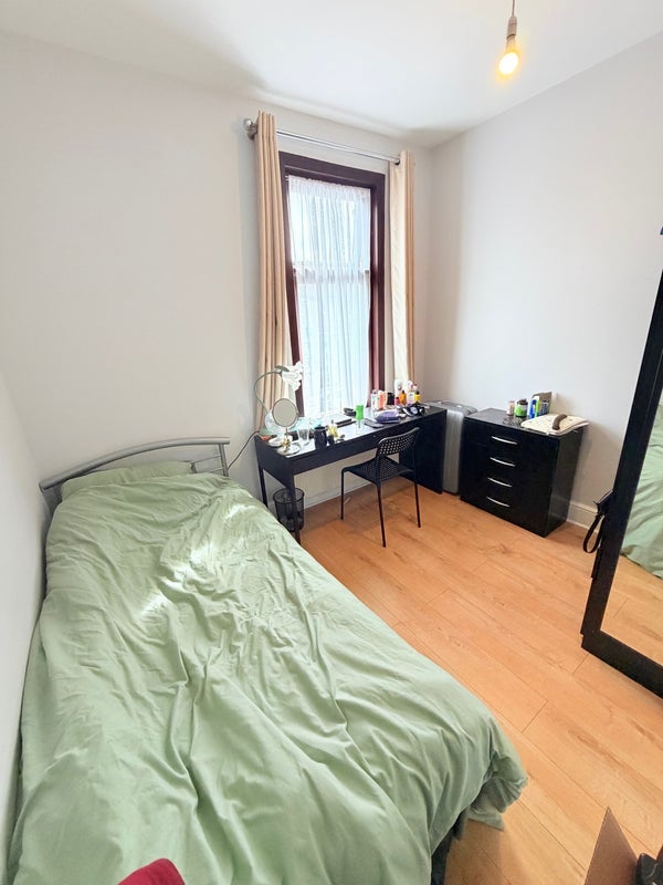 Room York Road in Greater London