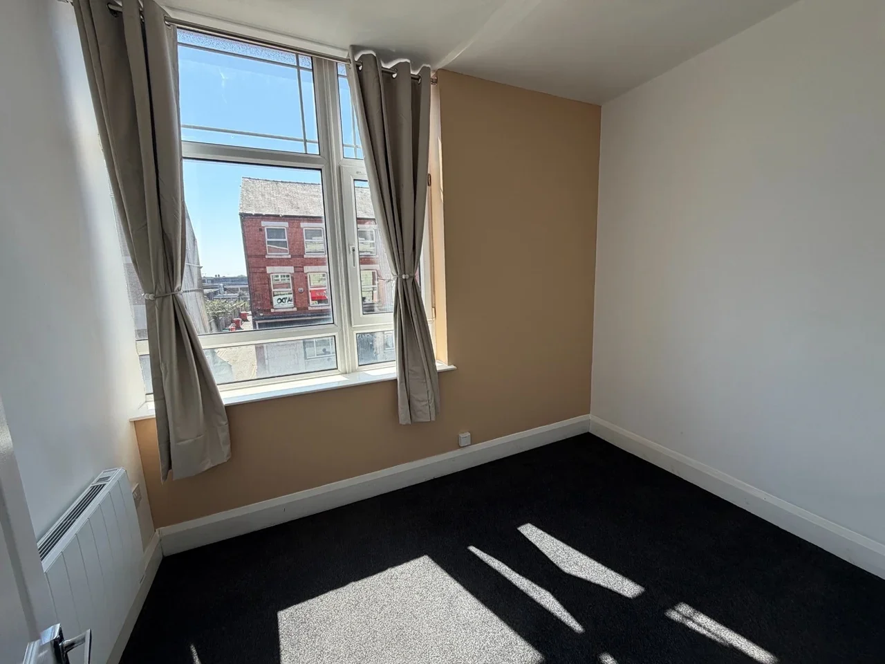 Flat Seaview Road in Wallasey
